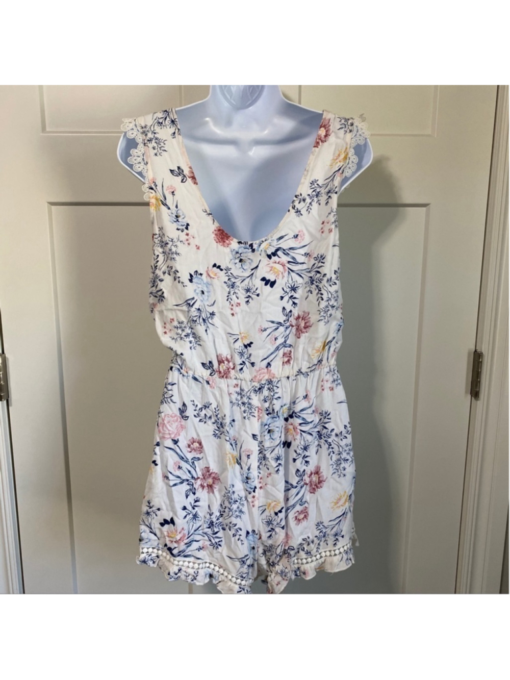 kendall & Kylie white floral lace romper size small - Picture 4 of 6